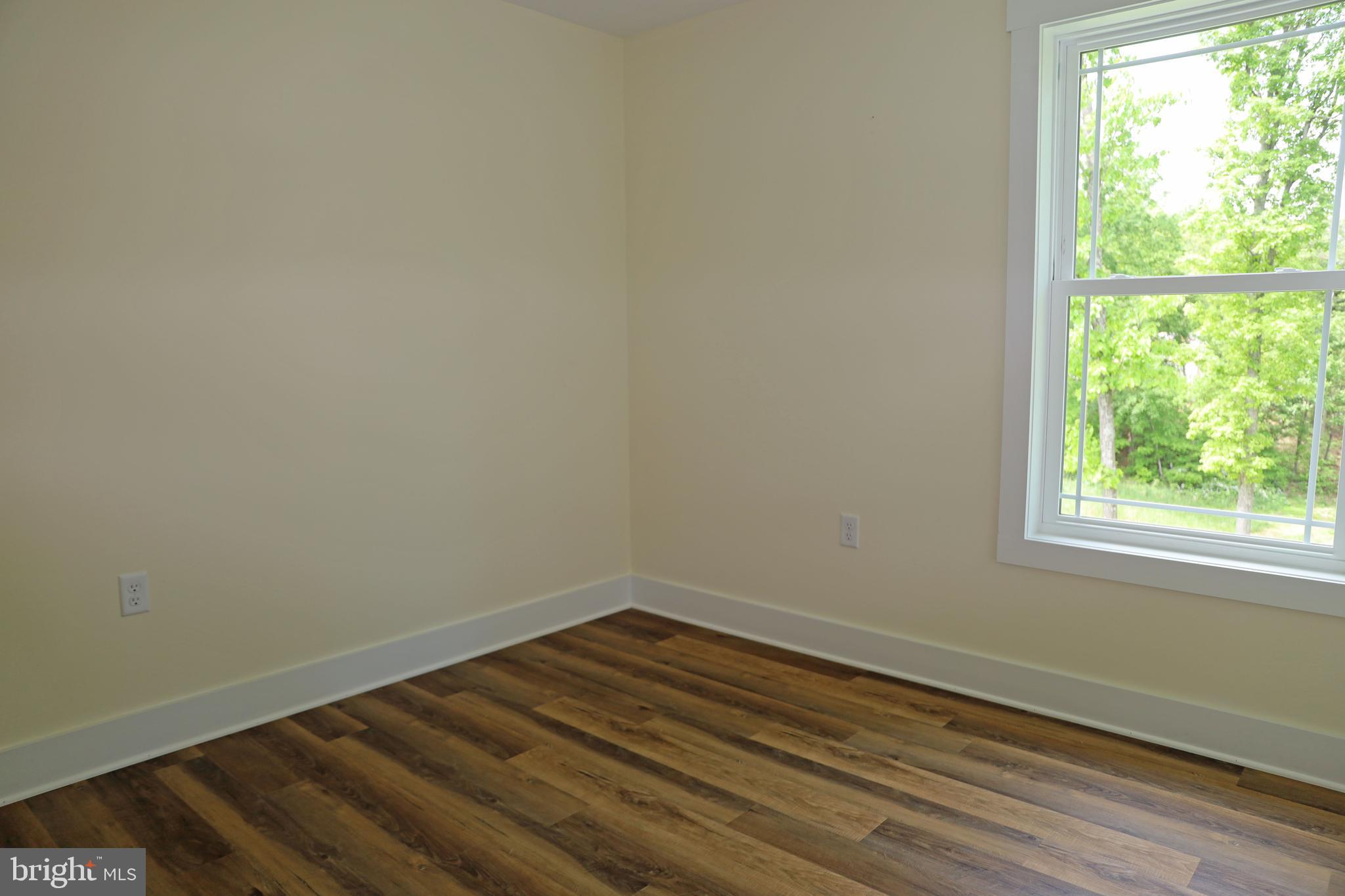 MIDDLE CREEK MANOR - Residential