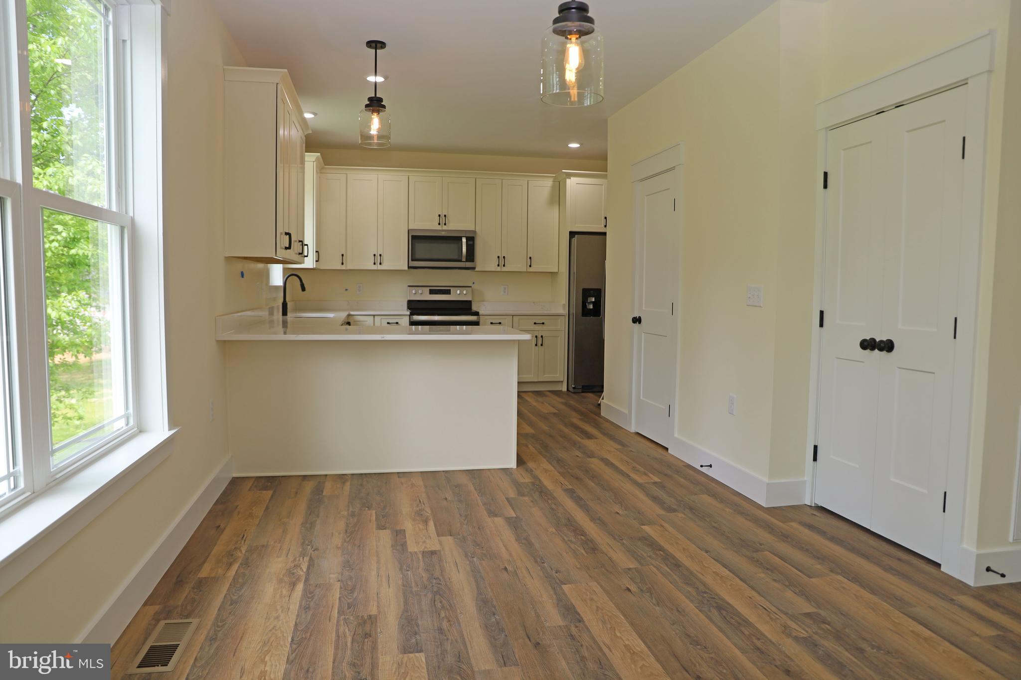 MIDDLE CREEK MANOR - Residential