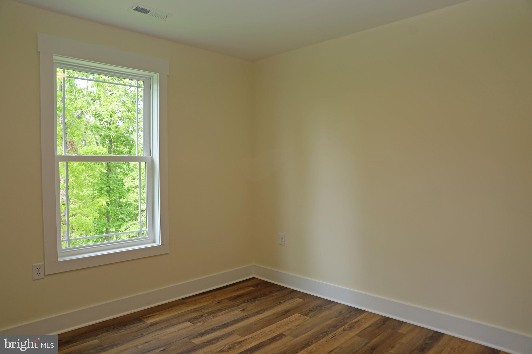 MIDDLE CREEK MANOR - Residential