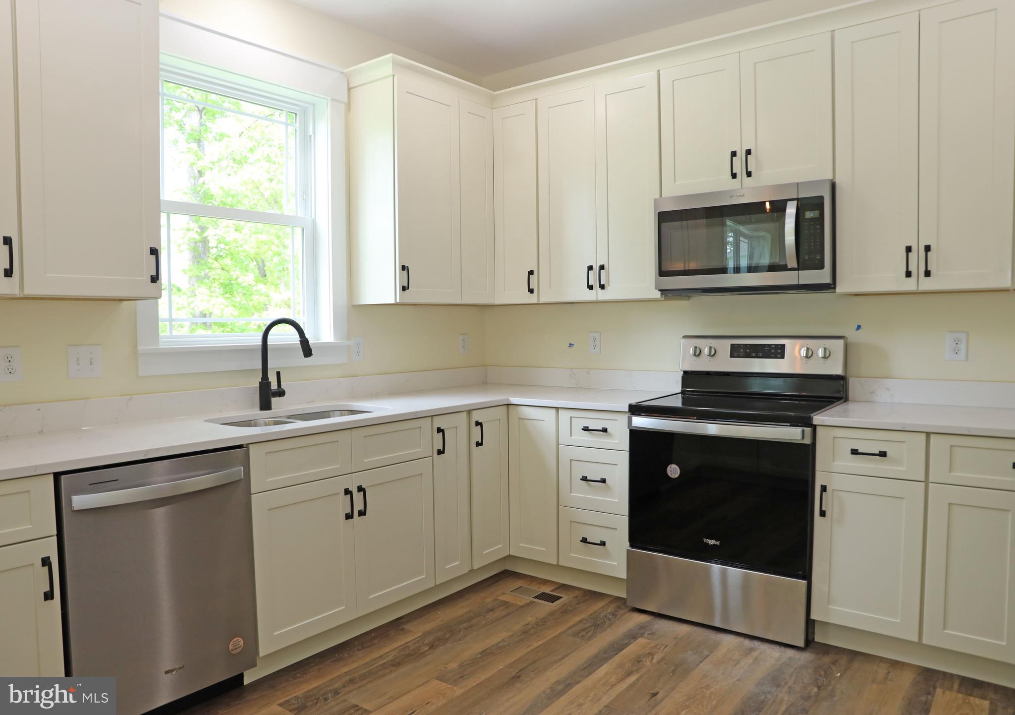 MIDDLE CREEK MANOR - Residential