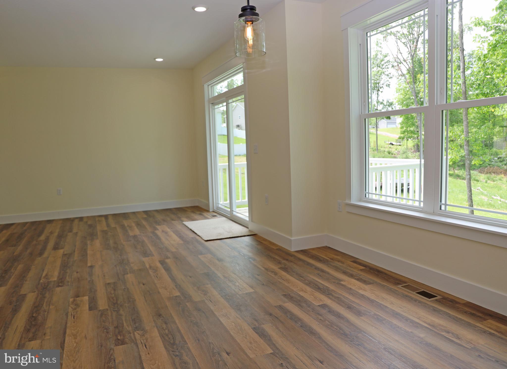 MIDDLE CREEK MANOR - Residential