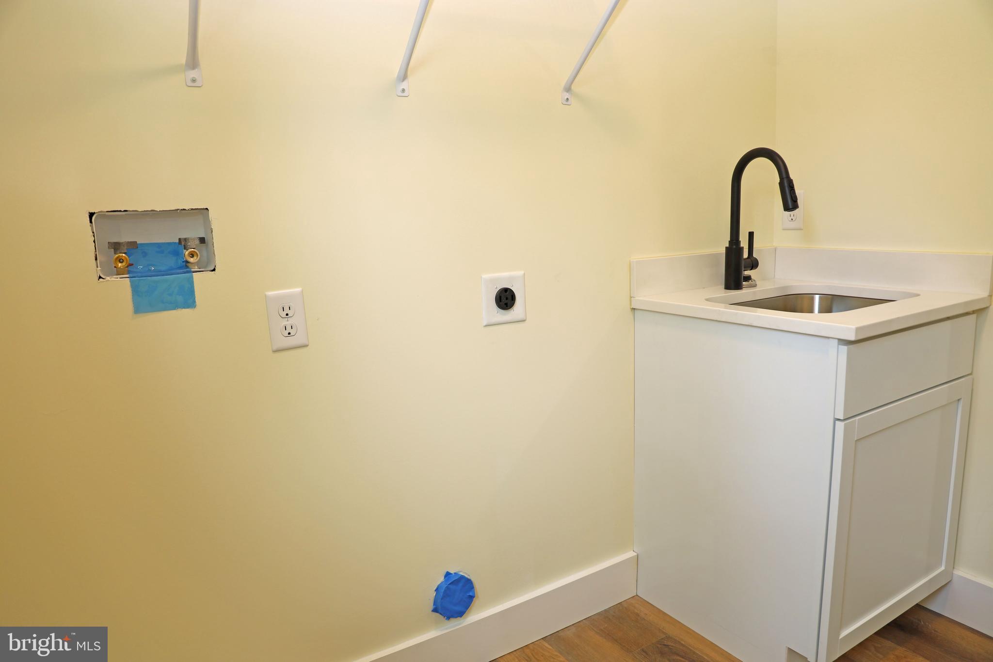 MIDDLE CREEK MANOR - Residential