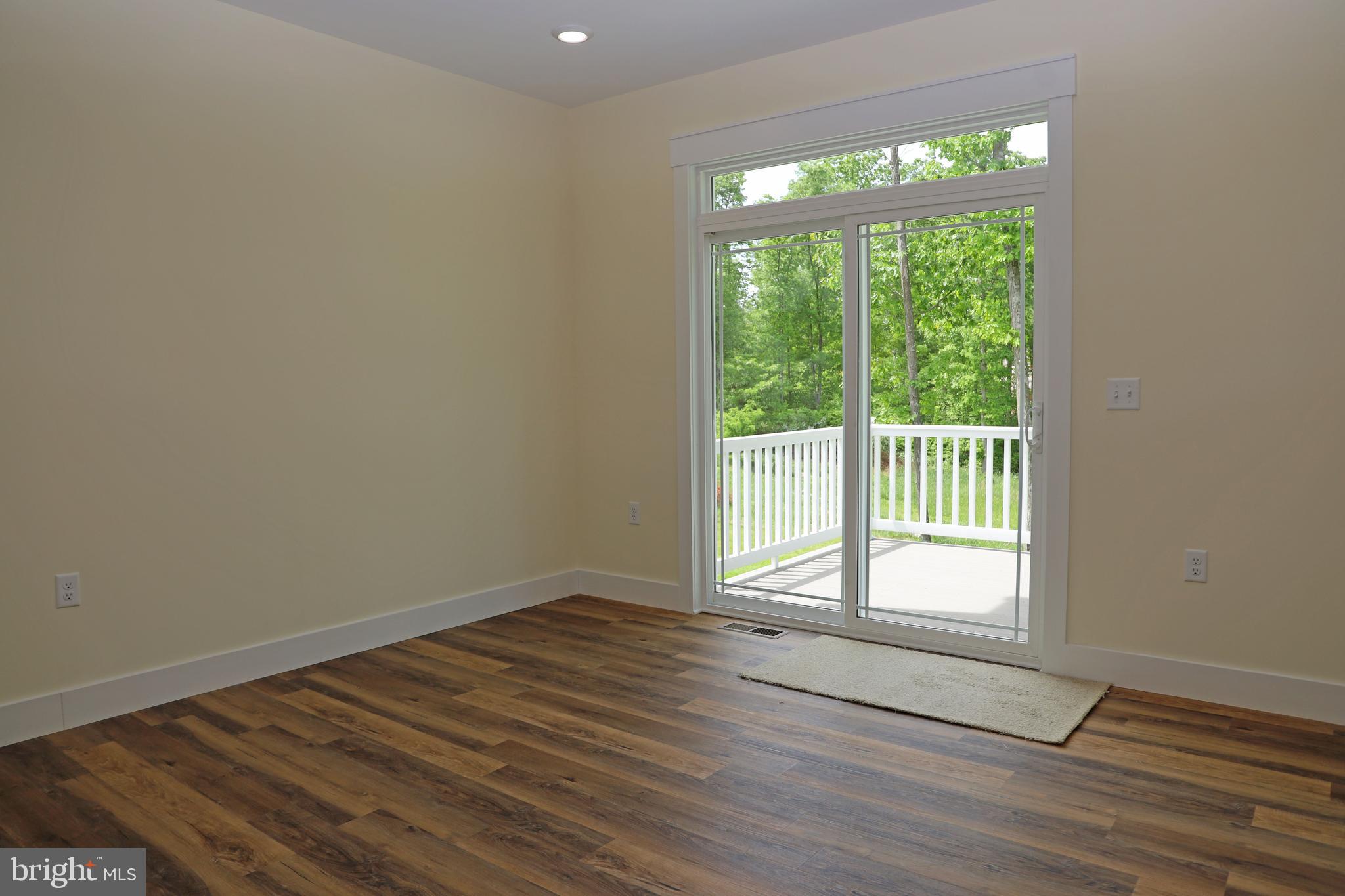 MIDDLE CREEK MANOR - Residential