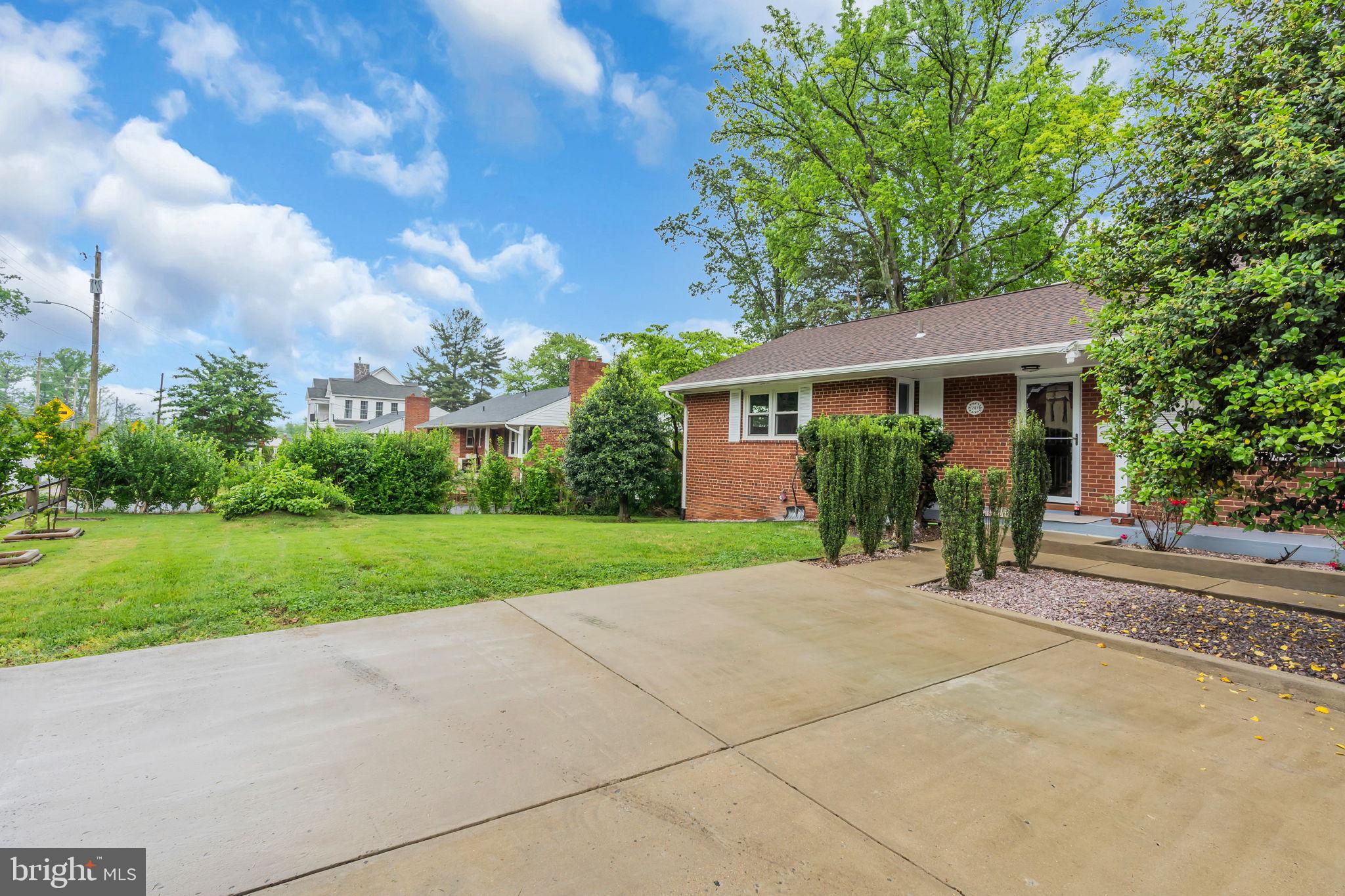 6809 BRADDOCK ROAD