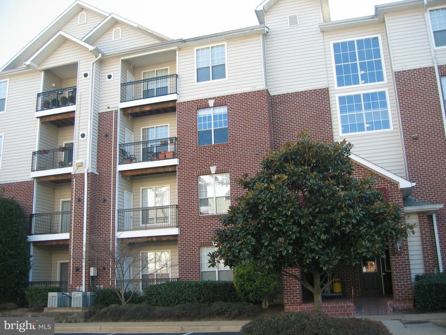 Luxurious, gated, amenity-filled residence next to metro. Heart of Tysons near restaurants, movies, shopping; near 495, 267, 66. 2-story clubhouse w/ social room, movie theater, coffee bar, fitness ctr, sauna, pool, sundeck, jogging trail, tot lot, picnic area, b-ball ct. Full-size w/d, ss refrigerator, 9-ft ceilings, huge balcony w/ 7 acre wooded common-land view. Garage. Fresh Paint, fans, light