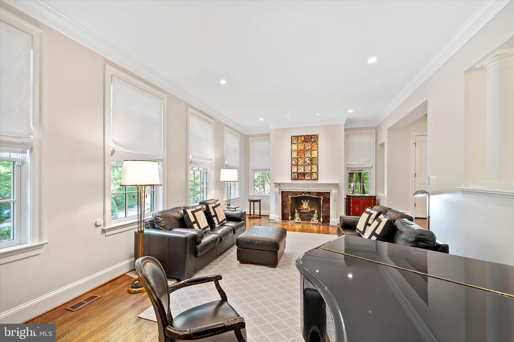 MAYFAIR OF MCLEAN - Residential