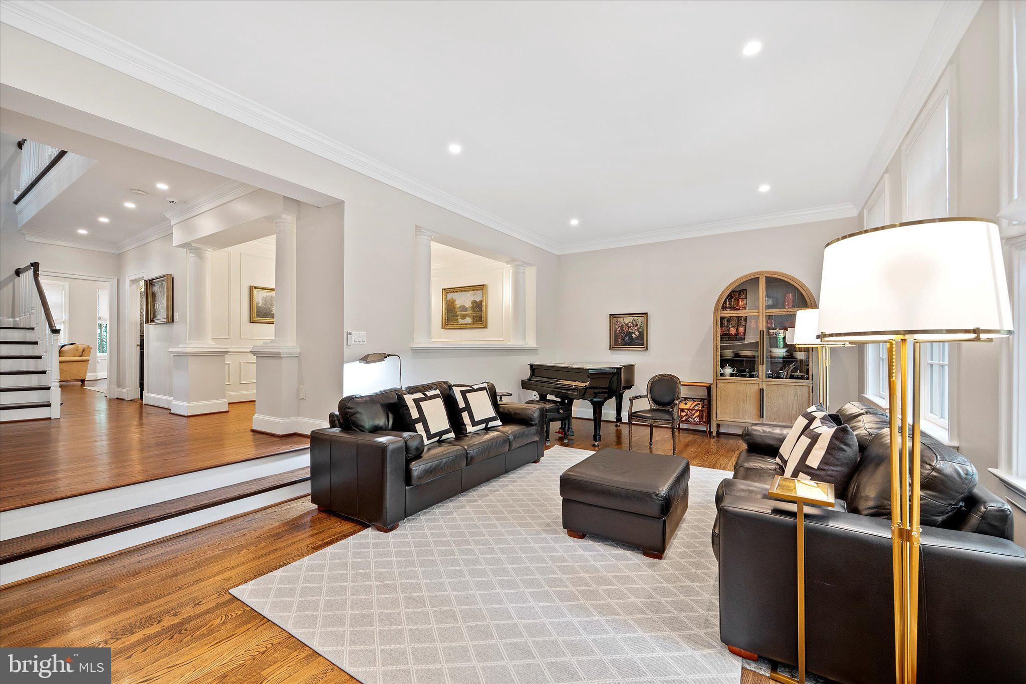 MAYFAIR OF MCLEAN - Residential