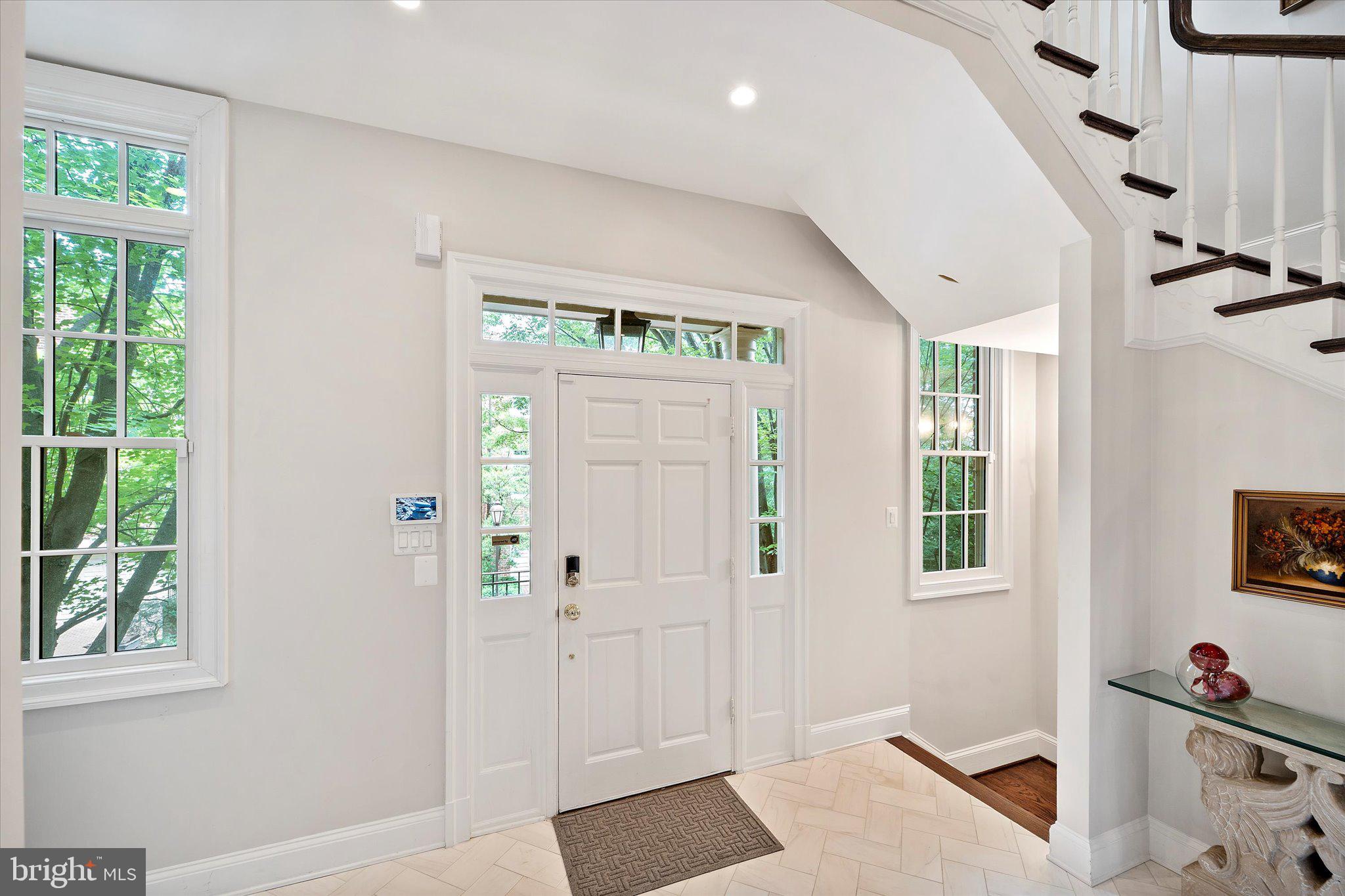 2011 MAYFAIR MCLEAN COURT