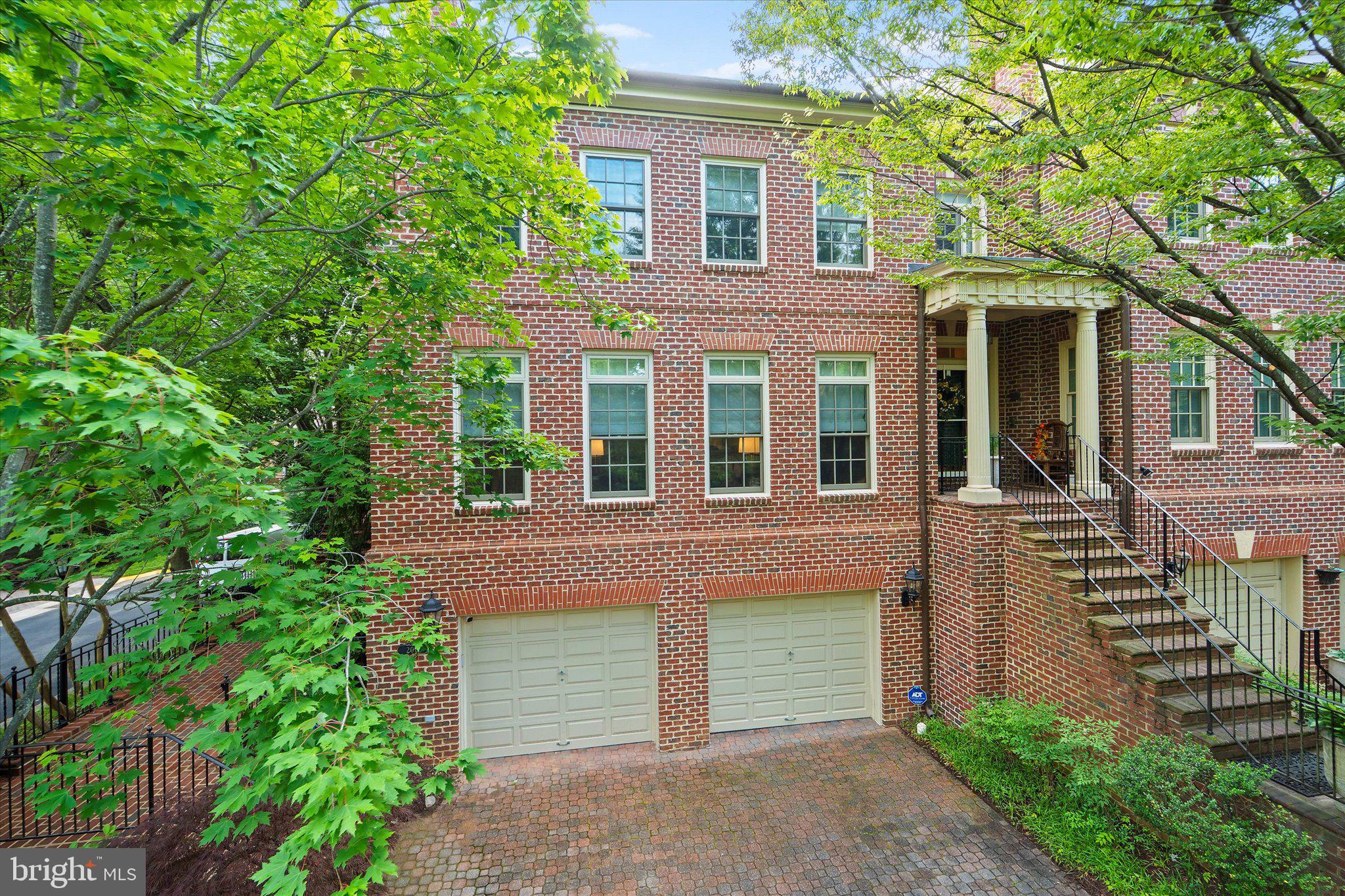 2011 MAYFAIR MCLEAN COURT