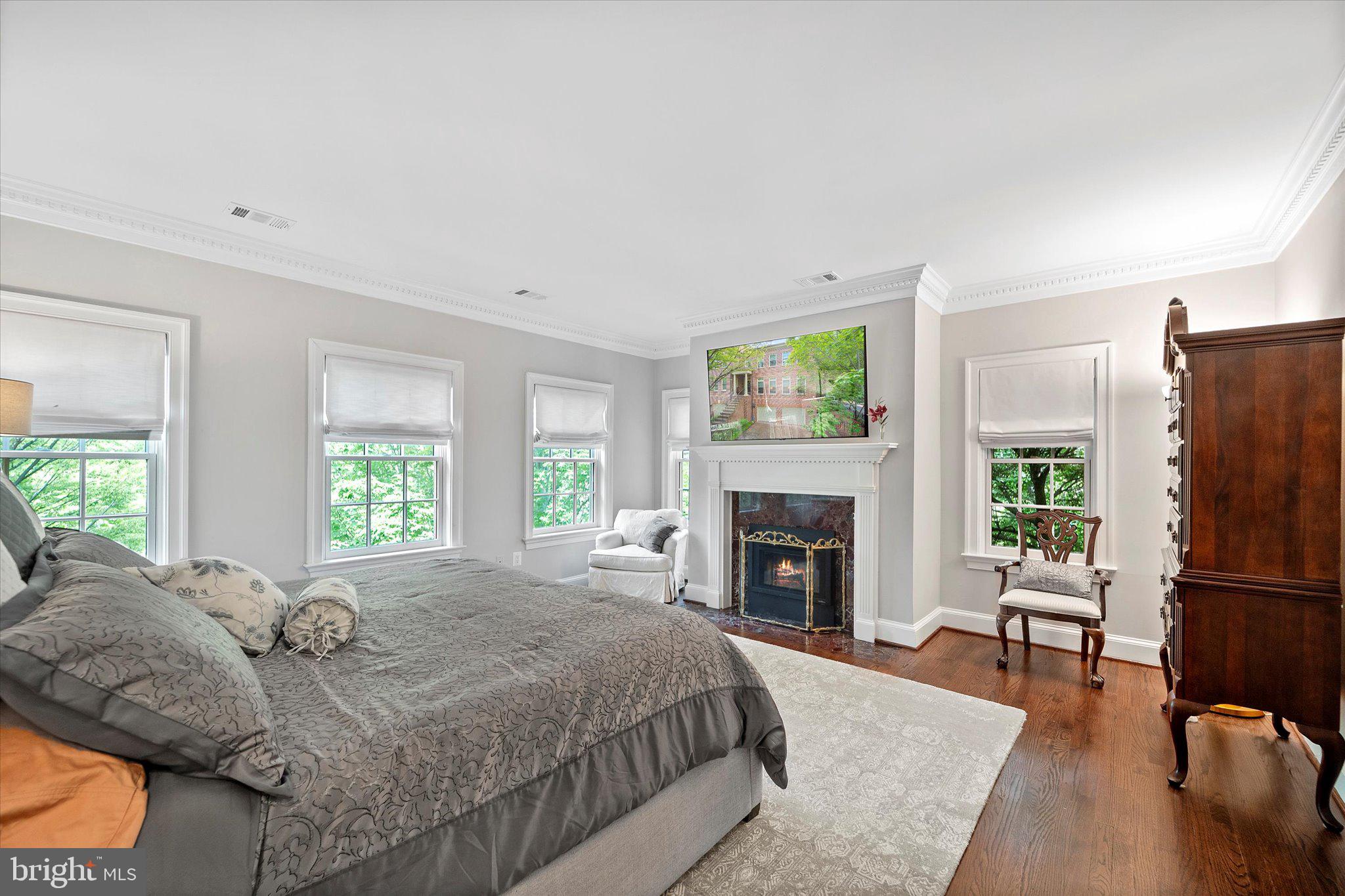 MAYFAIR OF MCLEAN - Residential