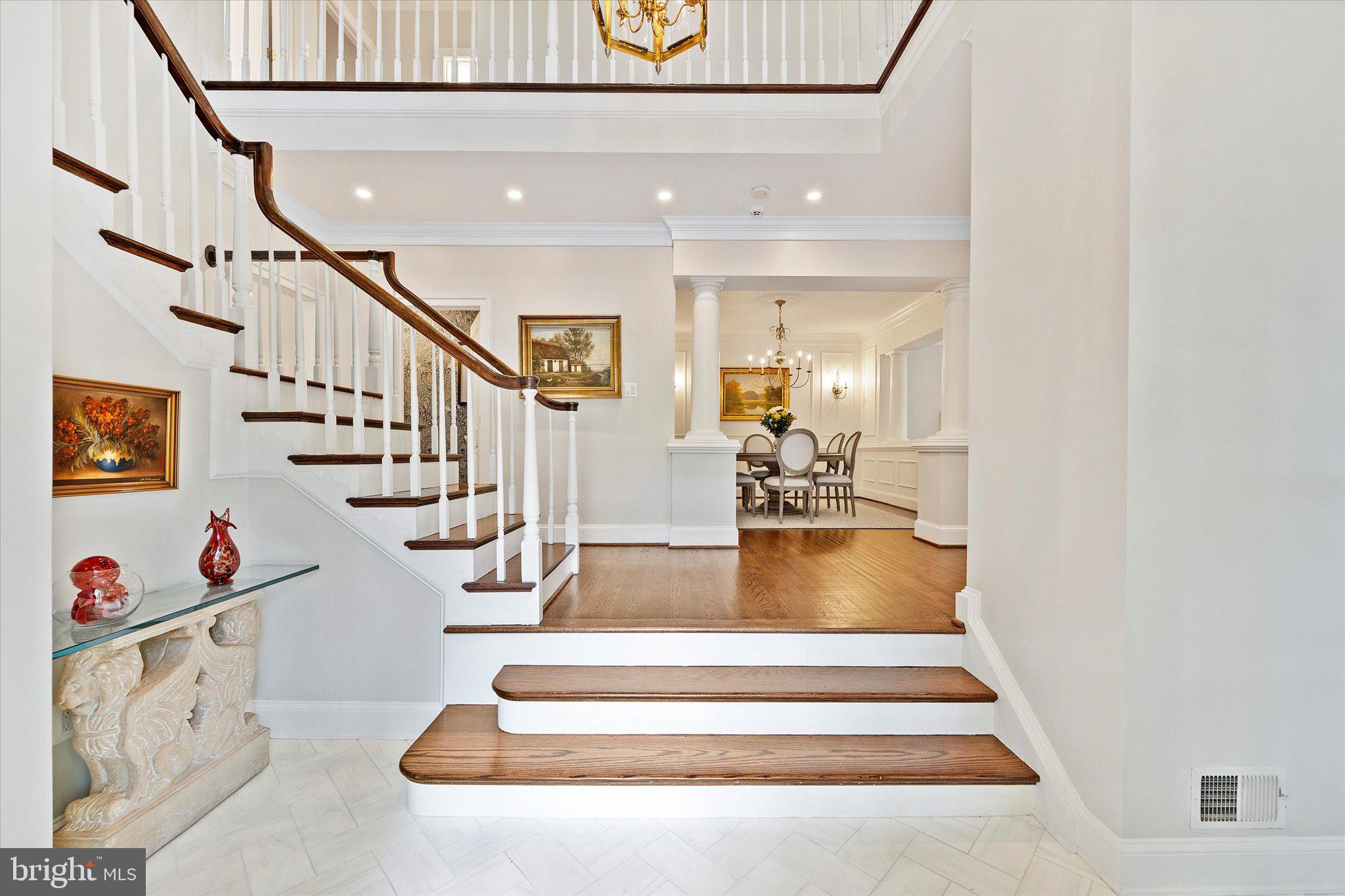 2011 MAYFAIR MCLEAN COURT