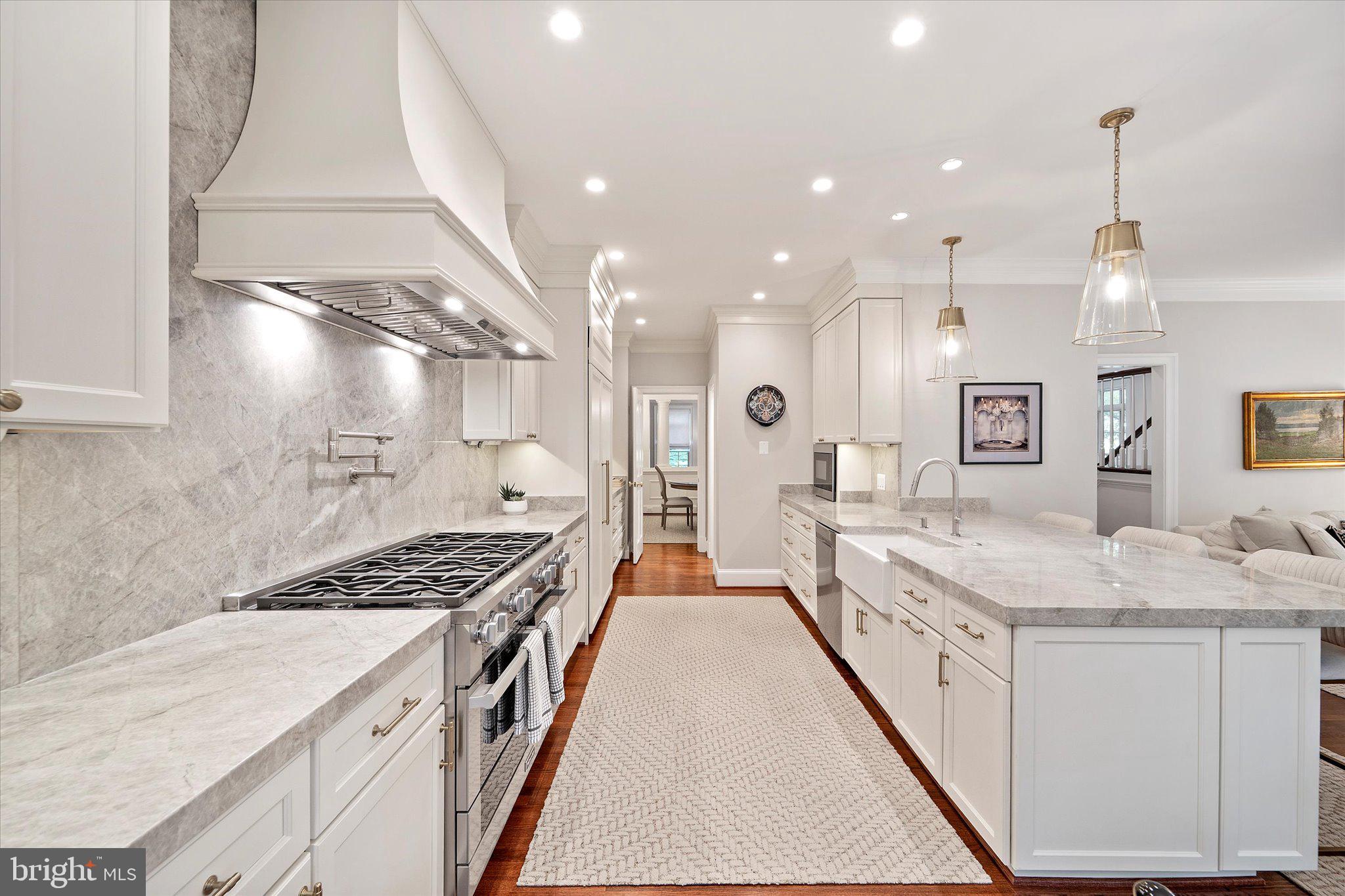 MAYFAIR OF MCLEAN - Residential