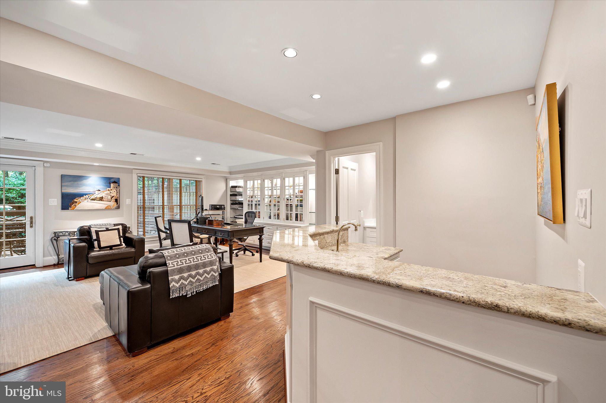 MAYFAIR OF MCLEAN - Residential