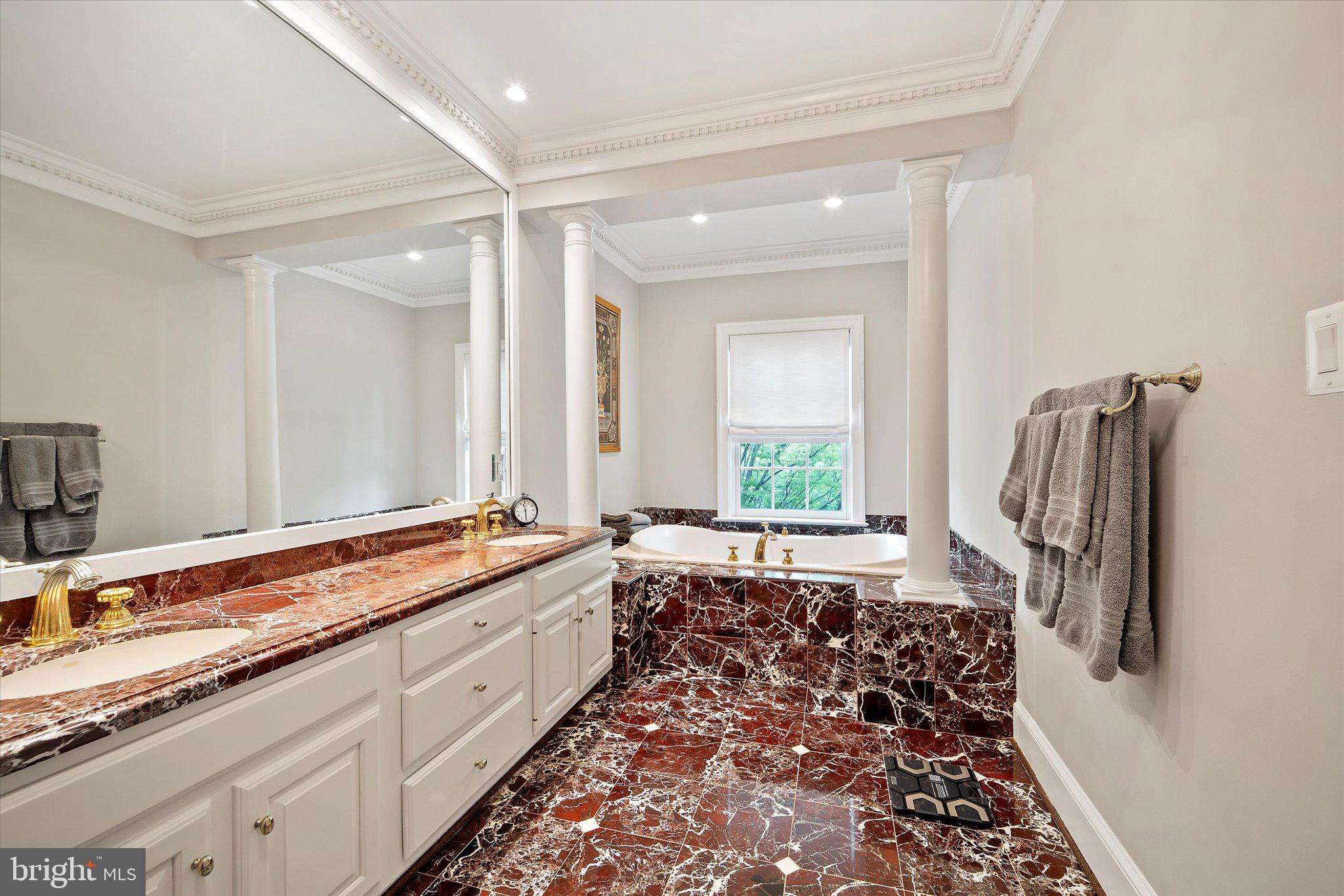 MAYFAIR OF MCLEAN - Residential