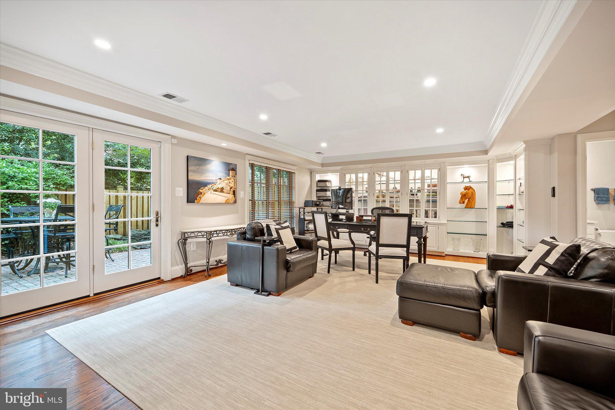 MAYFAIR OF MCLEAN - Residential