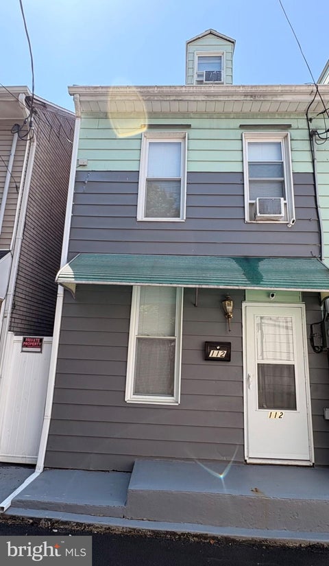 Townhouse For Sale - 112 W Penn Street<br/> SHENANDOAH, PA 17976