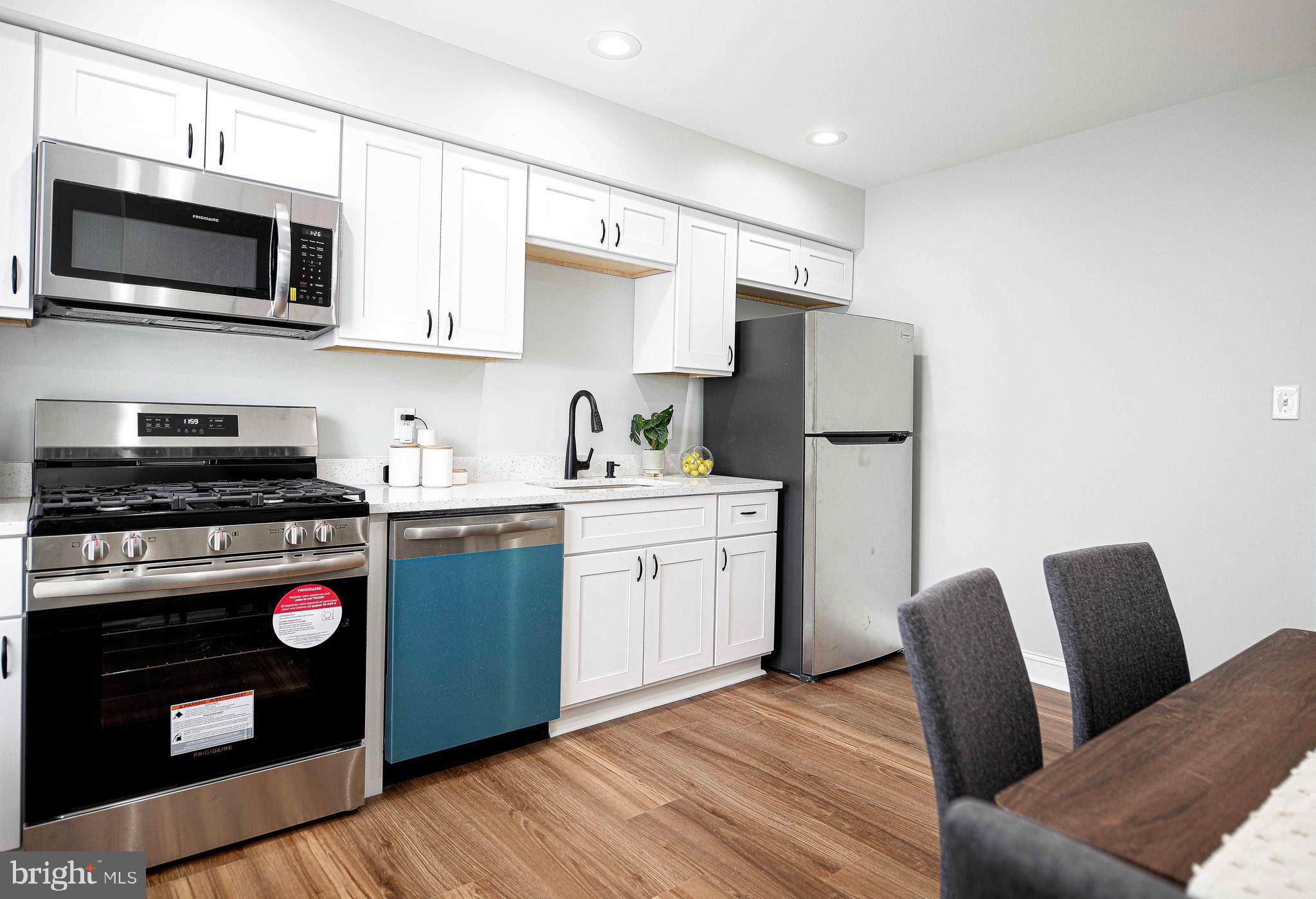 ELLWOOD PARK - Residential