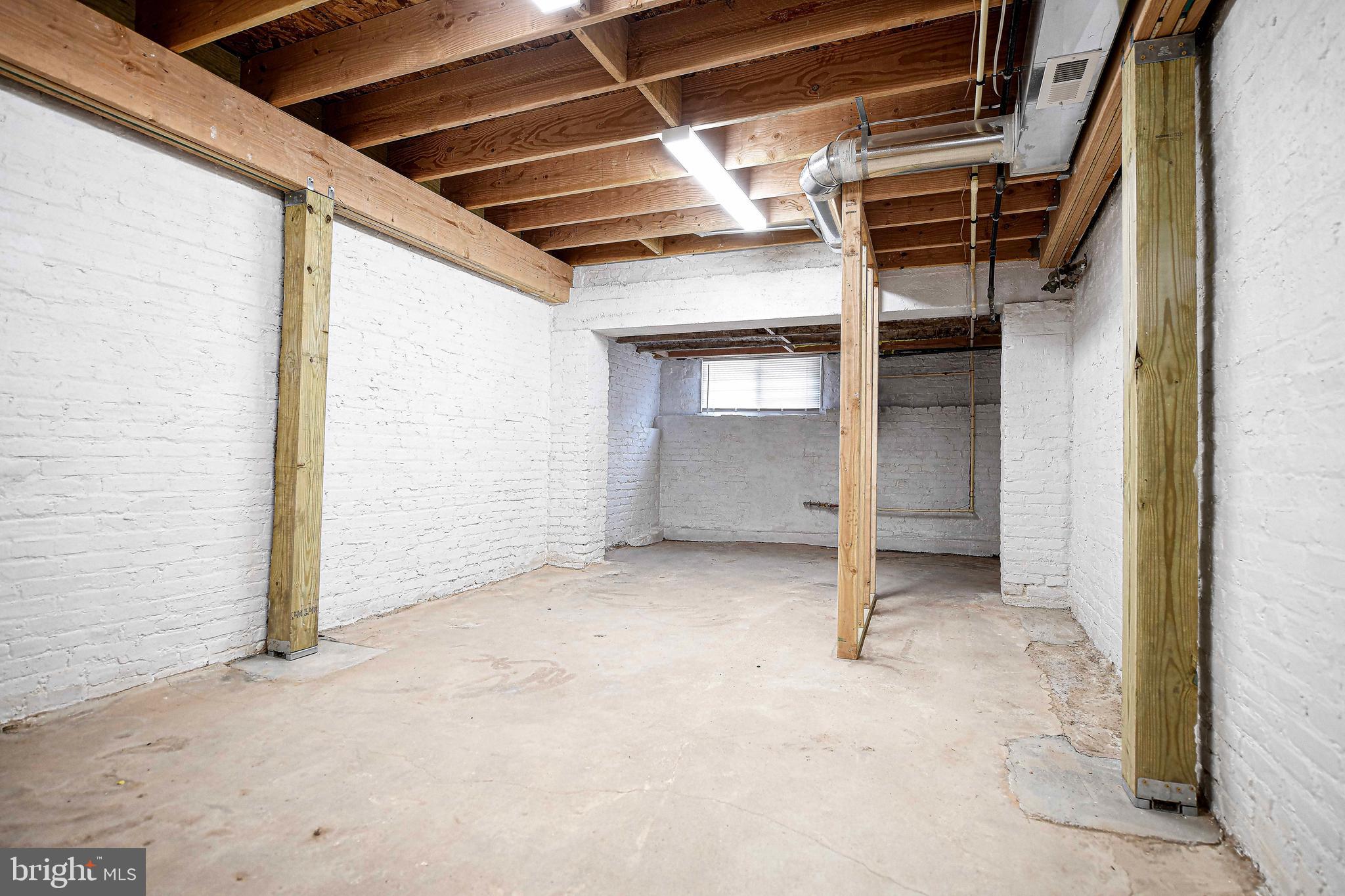 ELLWOOD PARK - Residential