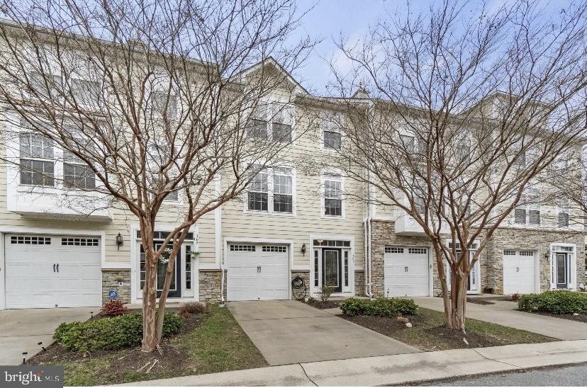 MONROE POINT TOWNHOUSES - Residential