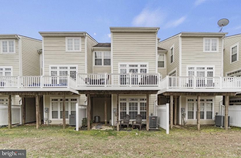 MONROE POINT TOWNHOUSES - Residential