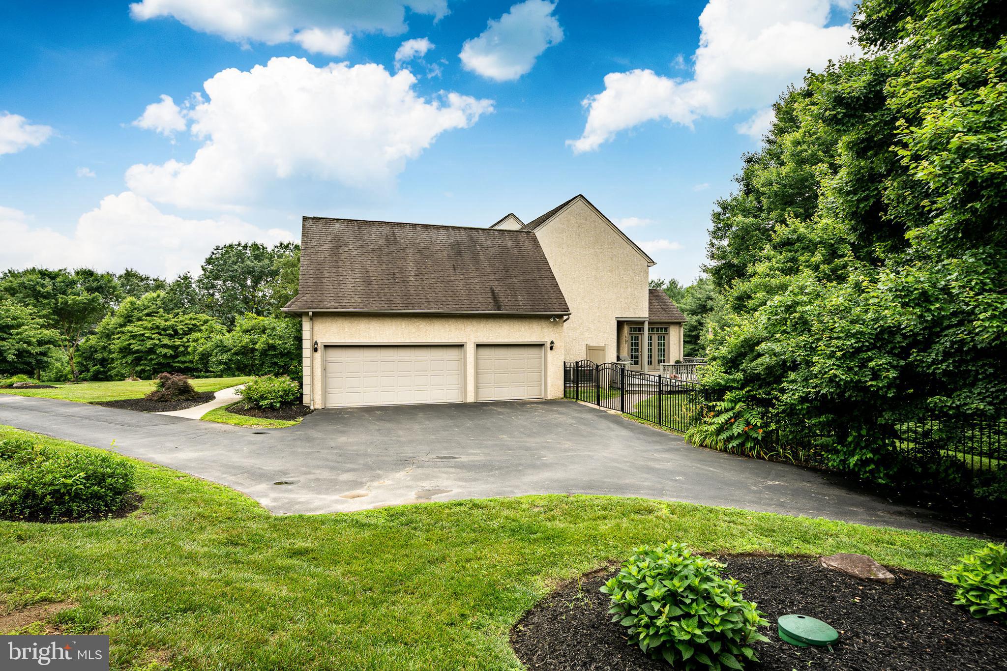 4 TAYLOR CHASE LANE