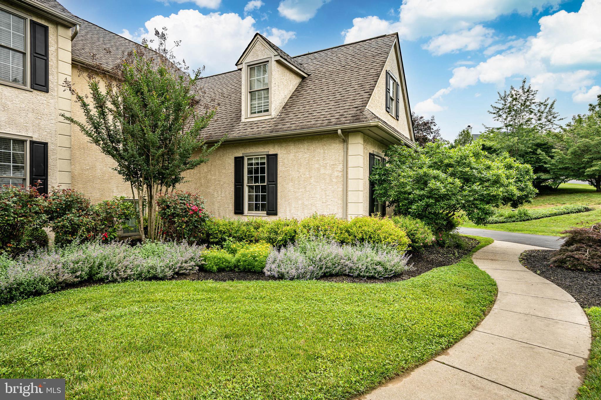 4 TAYLOR CHASE LANE