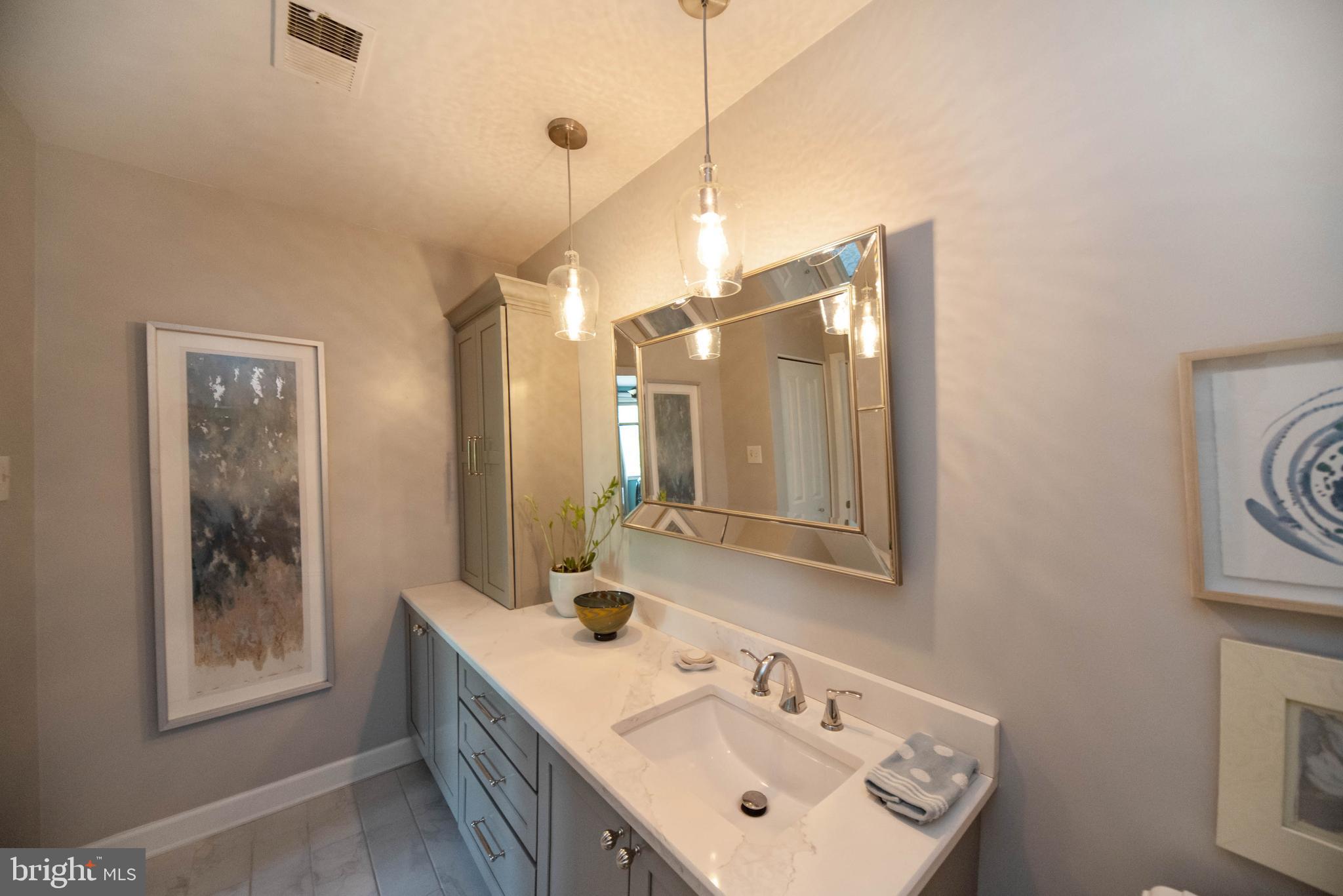 ANCHORAGE TOWERS - Residential