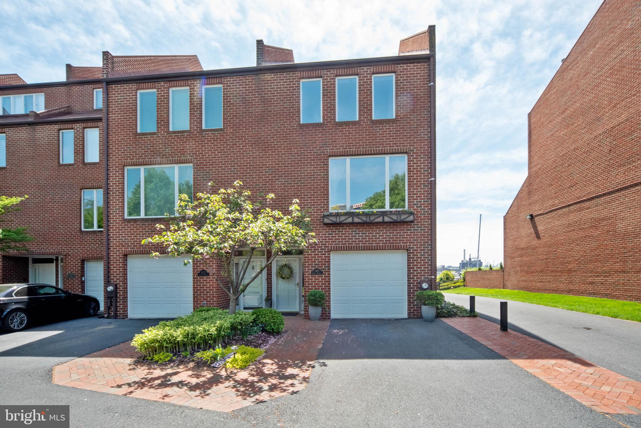 ANCHORAGE TOWERS - Residential