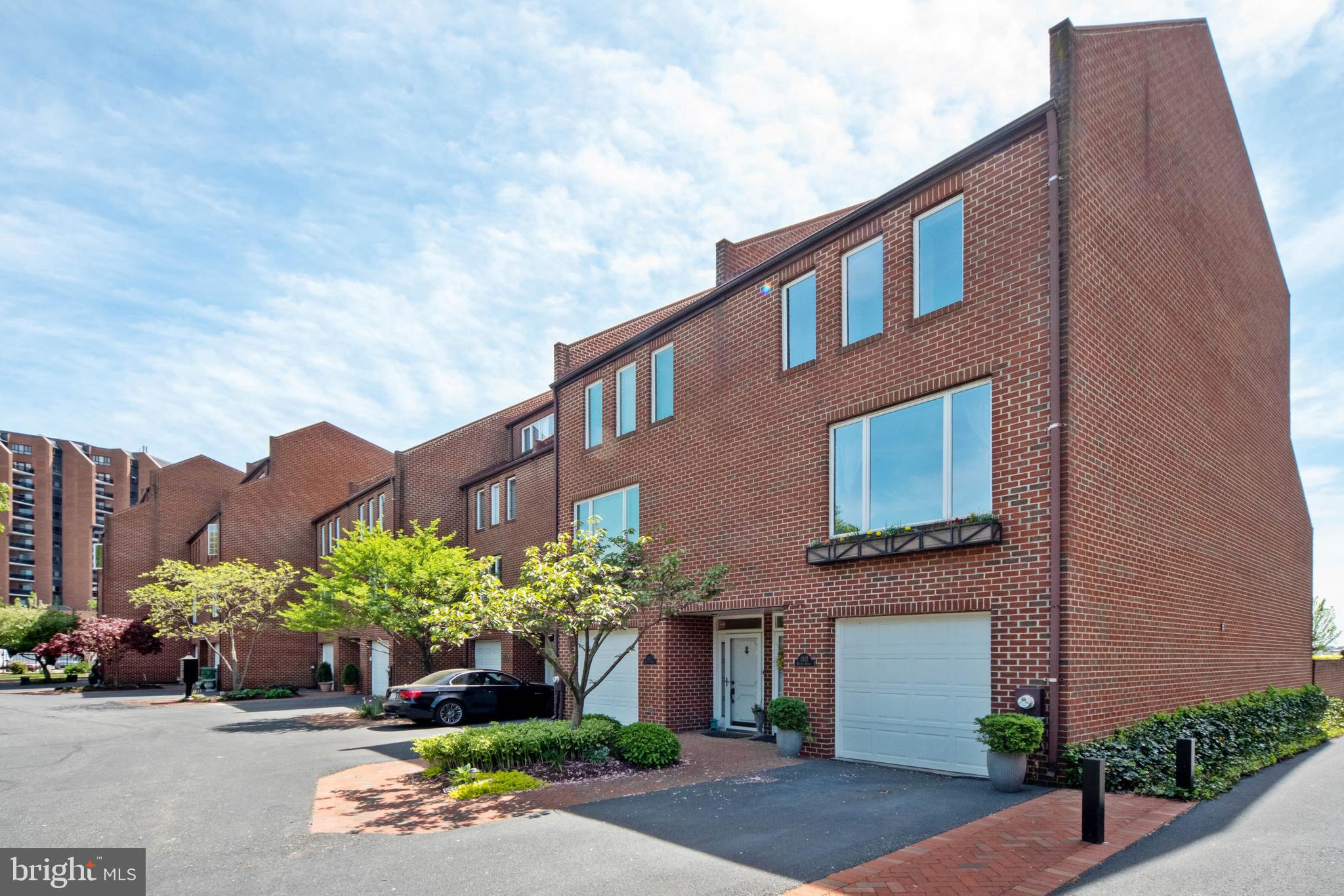 ANCHORAGE TOWERS - Residential