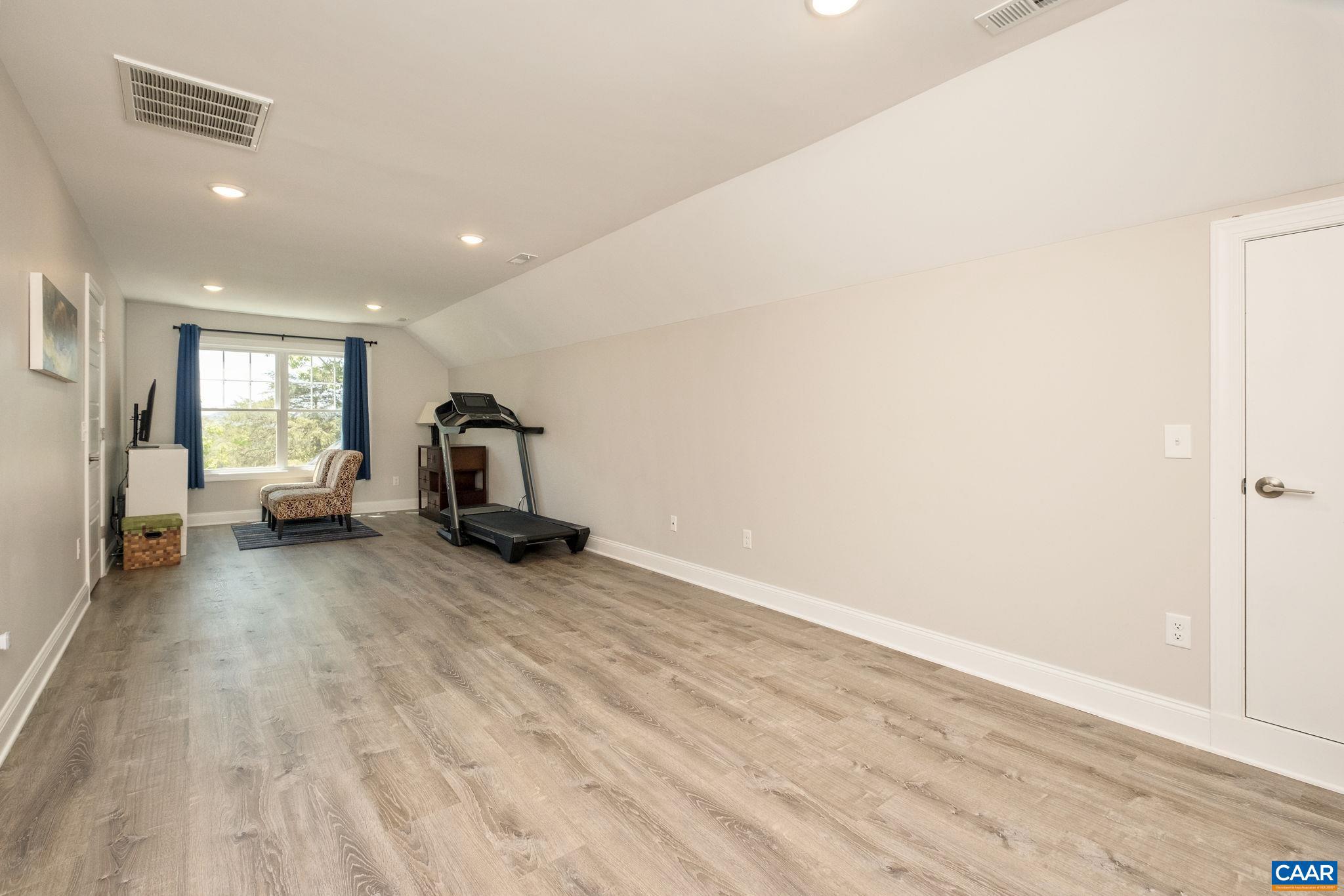 MEADOWBROOK - Residential