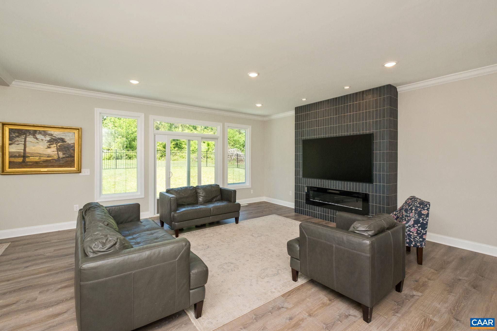 MEADOWBROOK - Residential
