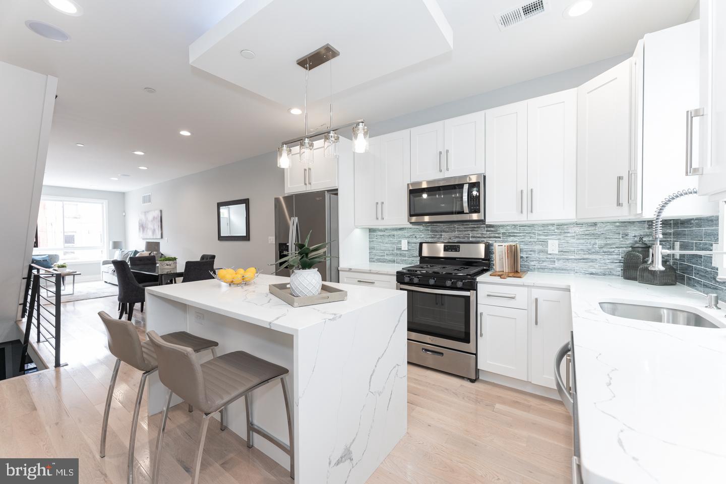 EAST KENSINGTON - Residential