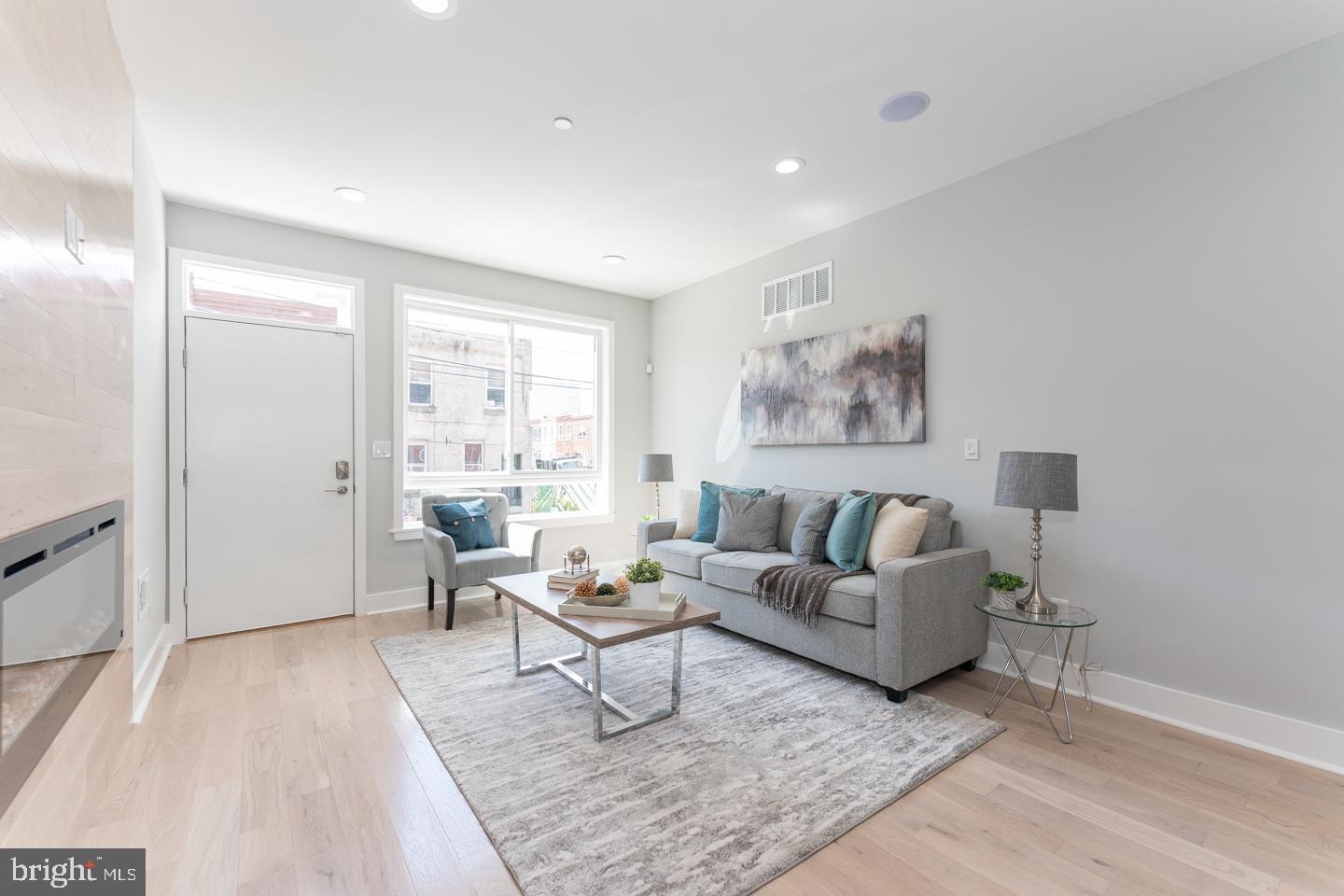EAST KENSINGTON - Residential