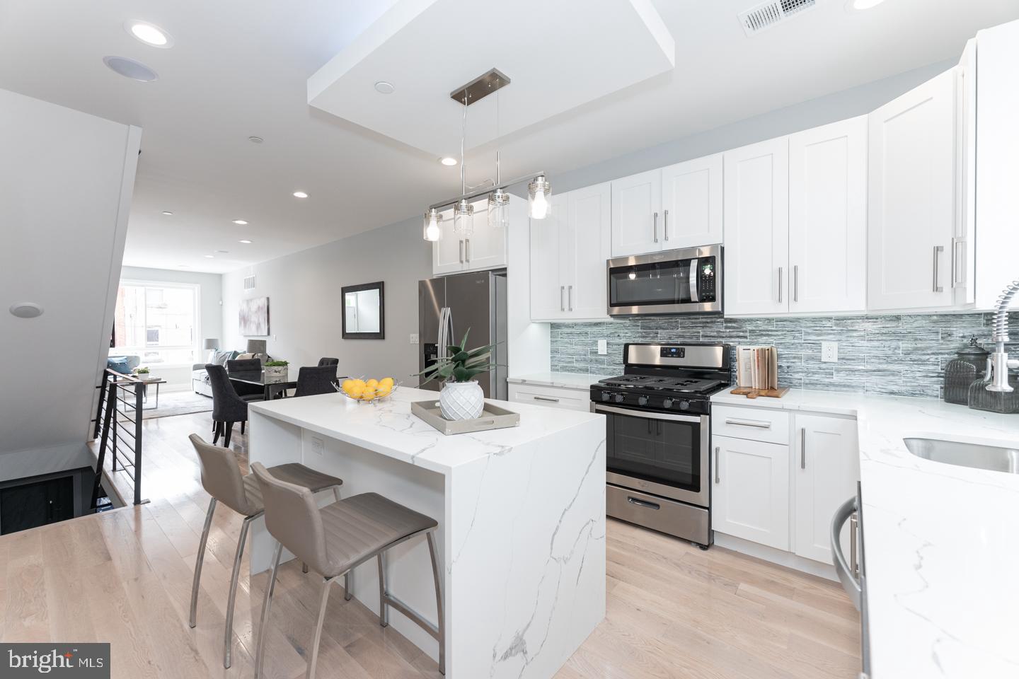EAST KENSINGTON - Residential