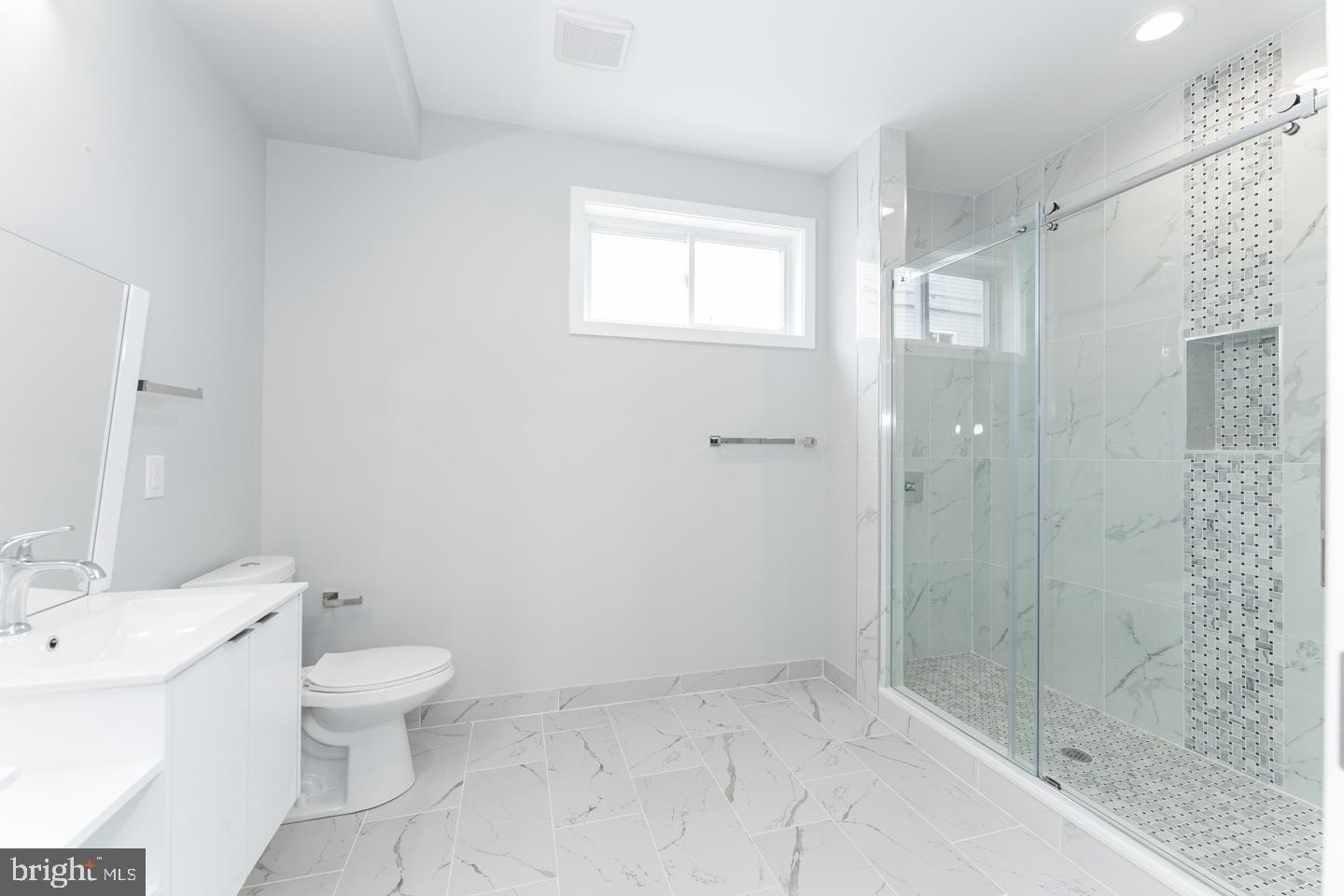 EAST KENSINGTON - Residential