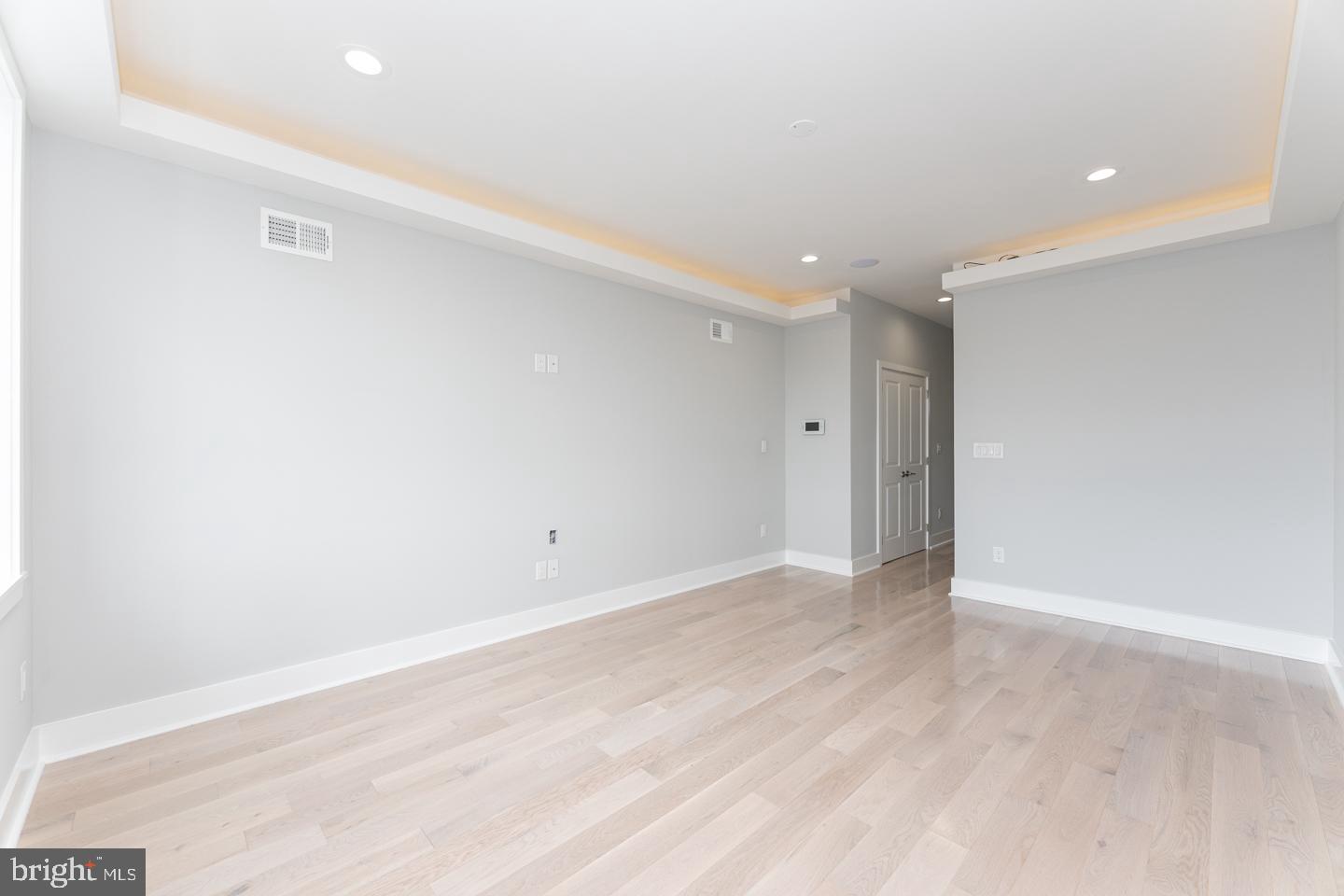 EAST KENSINGTON - Residential