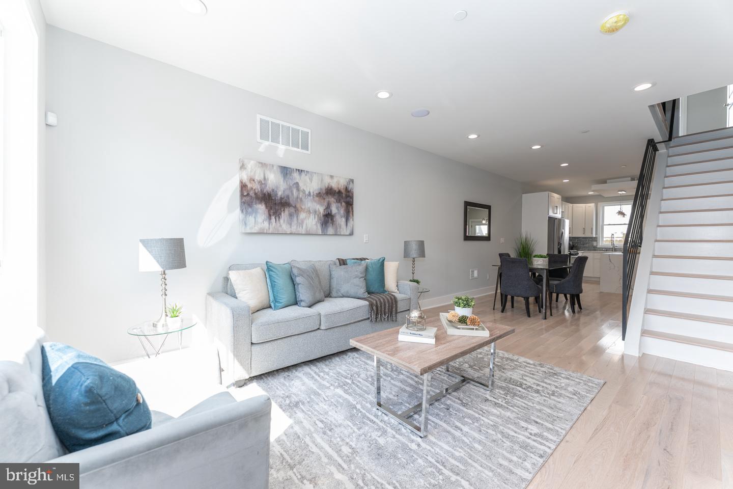 EAST KENSINGTON - Residential