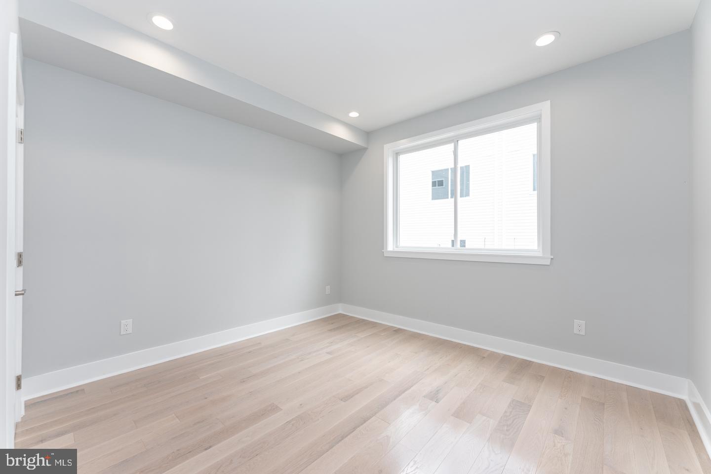 EAST KENSINGTON - Residential