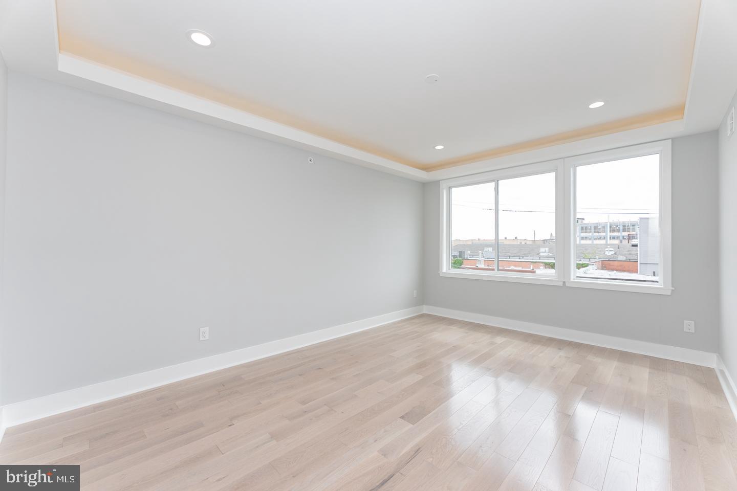 EAST KENSINGTON - Residential