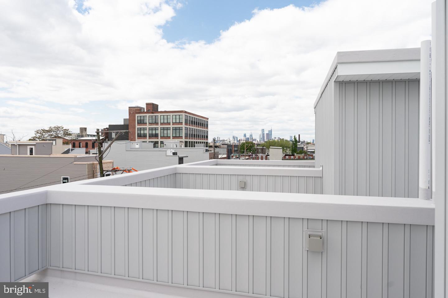 EAST KENSINGTON - Residential