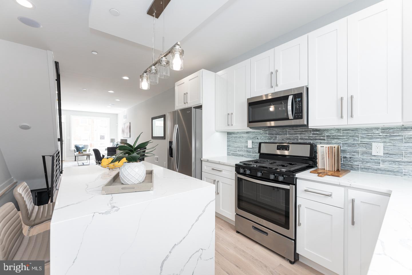 EAST KENSINGTON - Residential