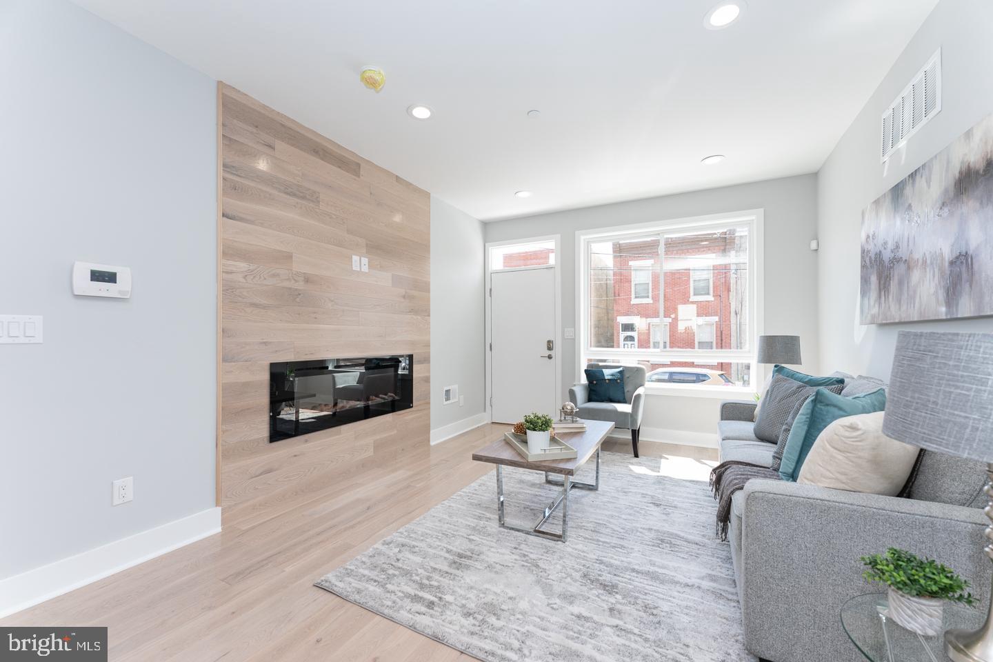 EAST KENSINGTON - Residential