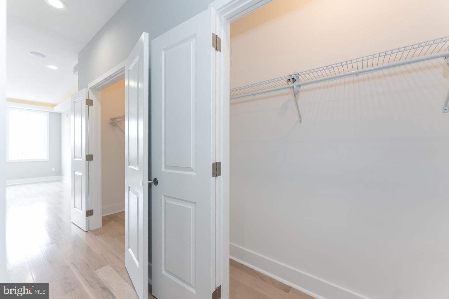 EAST KENSINGTON - Residential