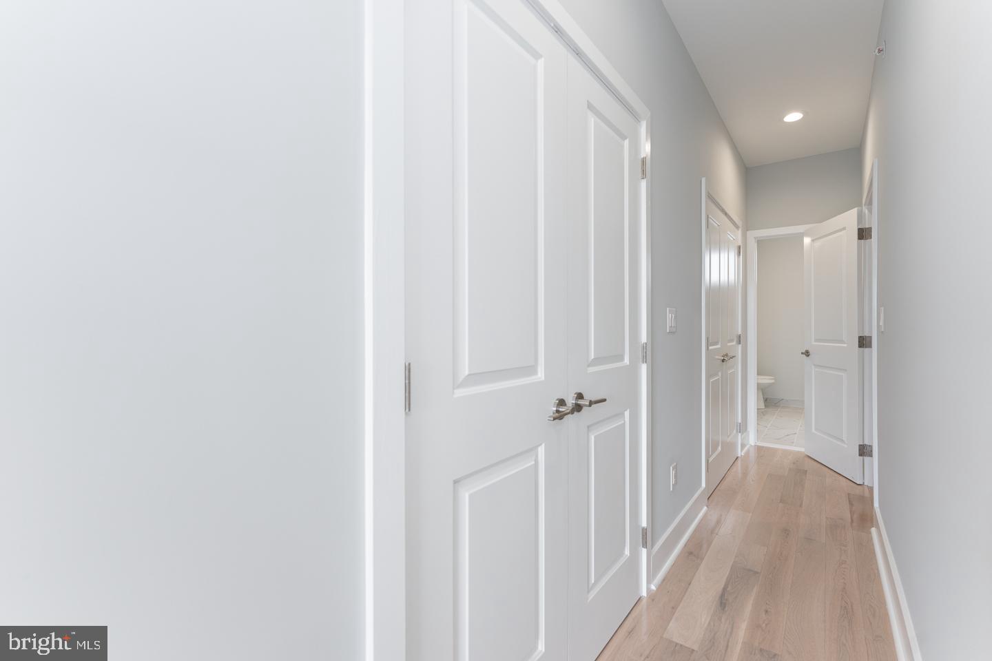 EAST KENSINGTON - Residential