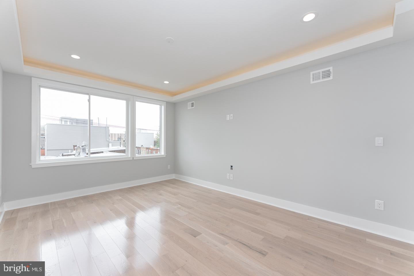 EAST KENSINGTON - Residential