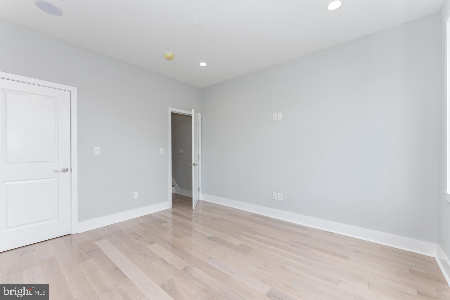 EAST KENSINGTON - Residential