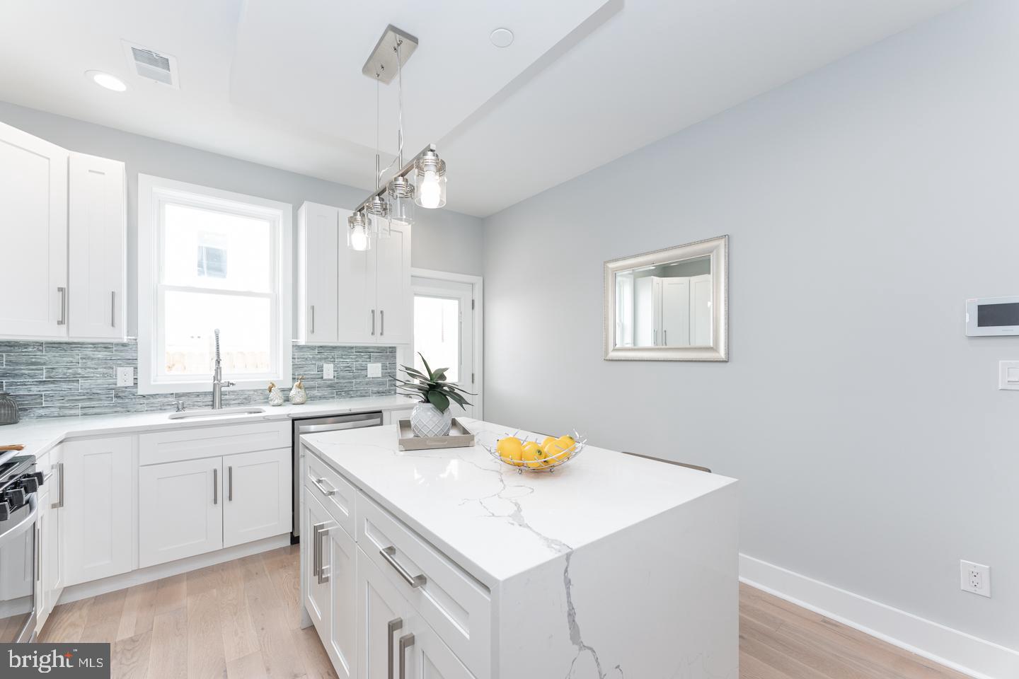 EAST KENSINGTON - Residential