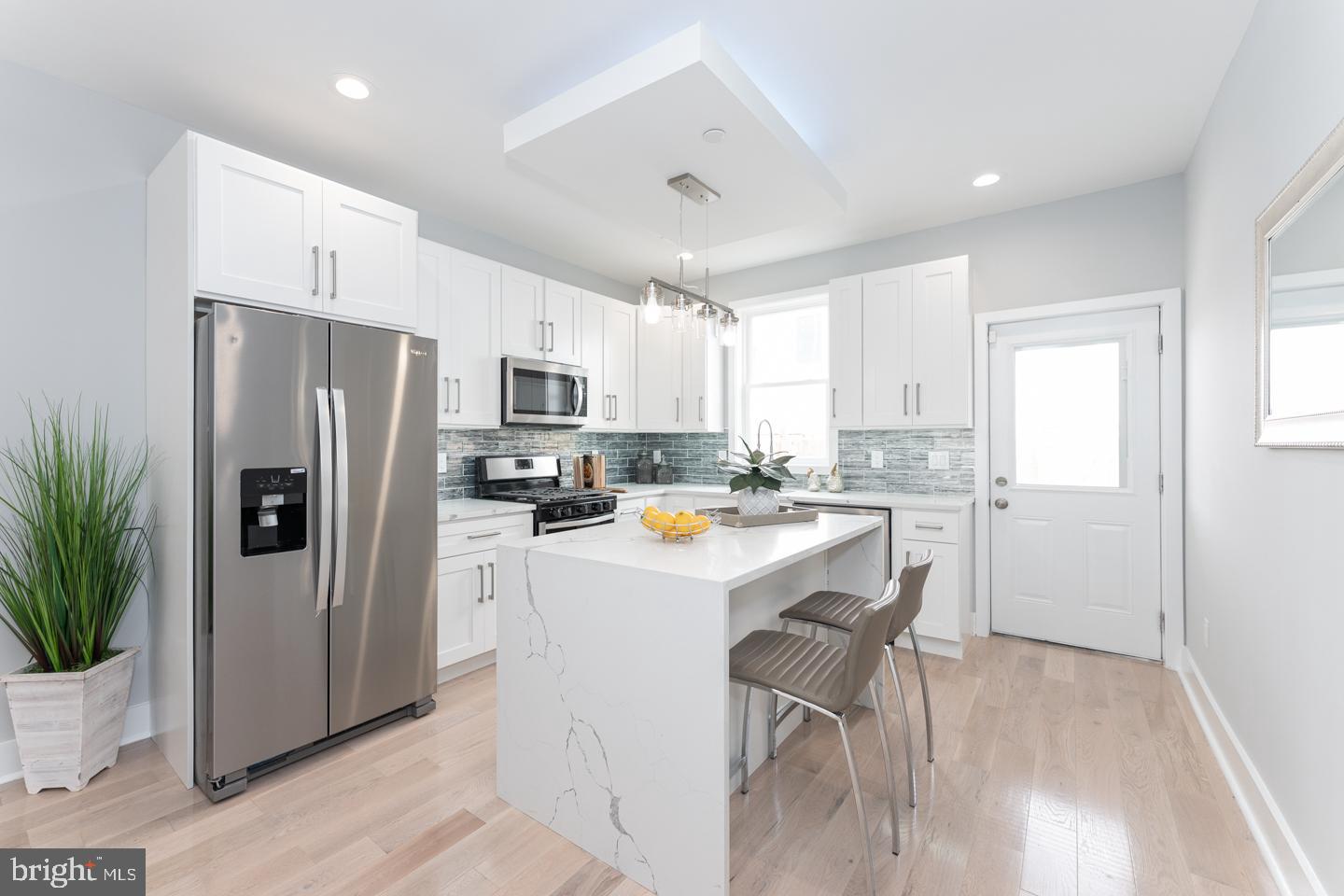 EAST KENSINGTON - Residential