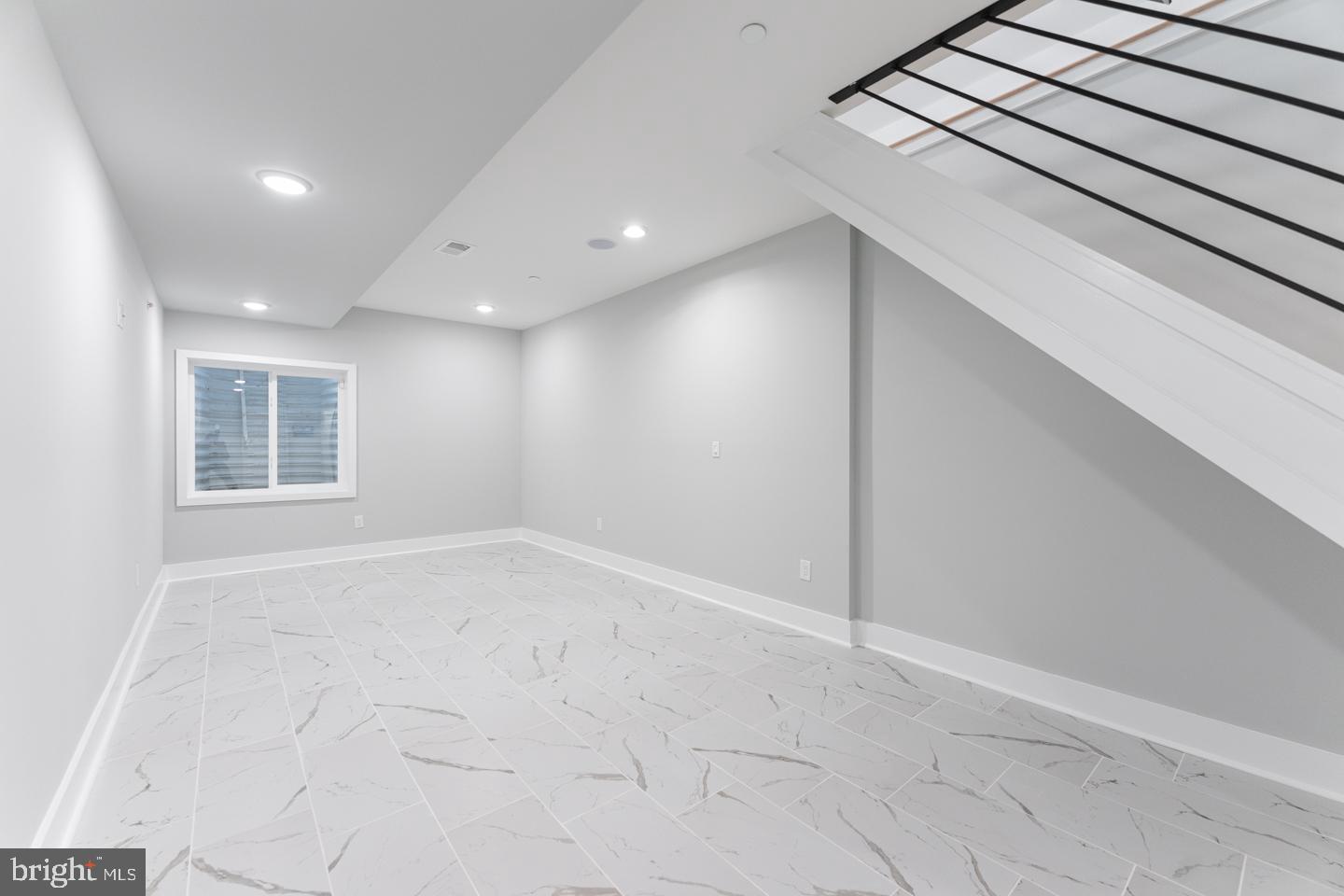 EAST KENSINGTON - Residential