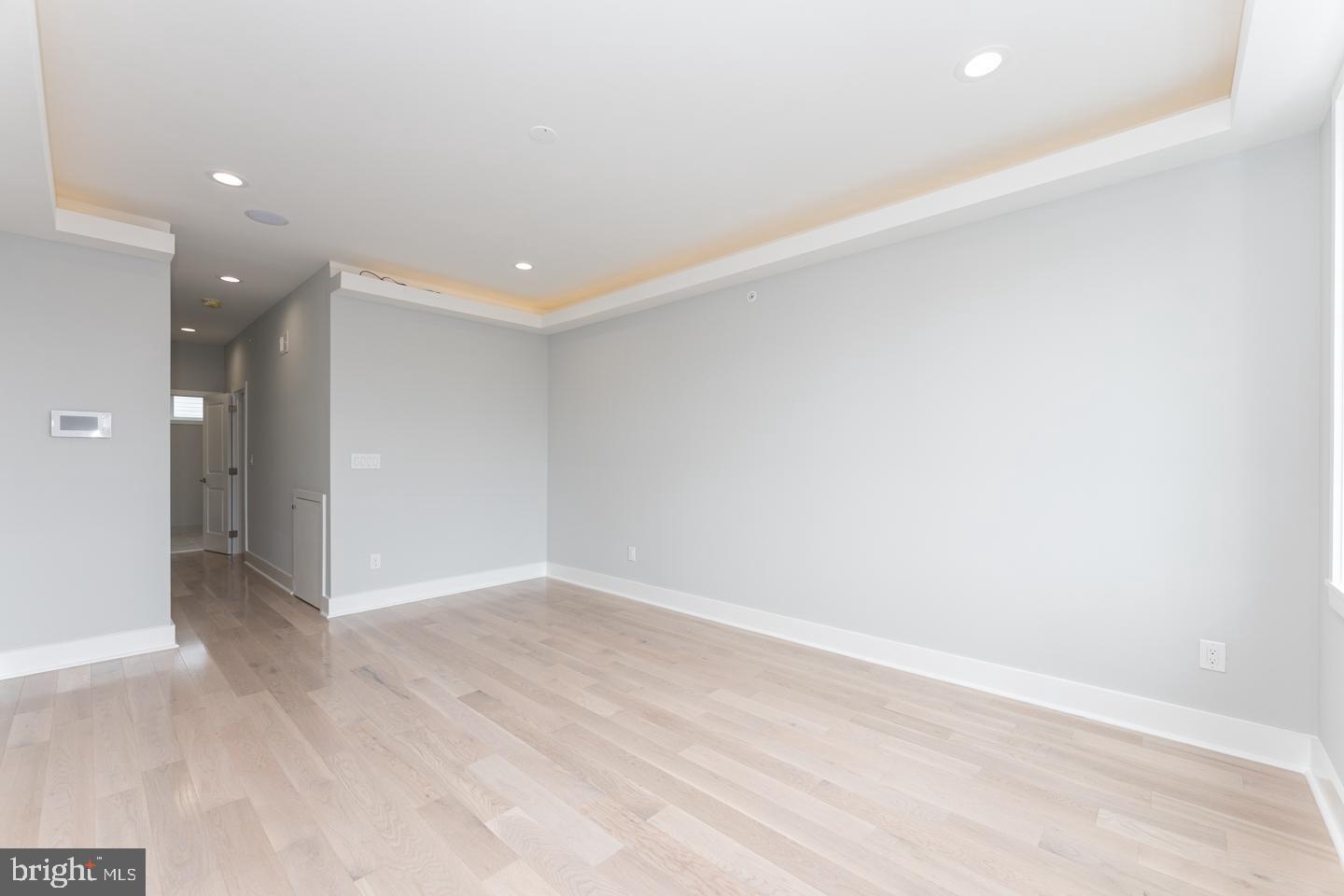 EAST KENSINGTON - Residential